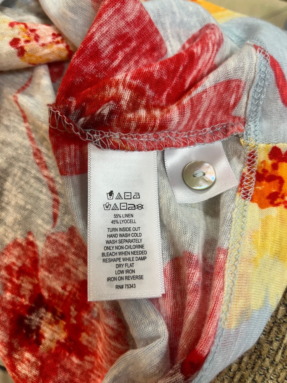 Joie Floral Button-Down Top in Red & Yellow on Light Gray. Nice Linen blend - Picture 3 of 6